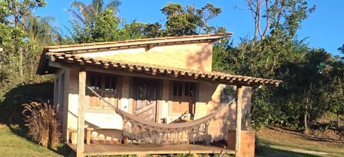 Quintal Torres em Sabará — pomar de jabuticaba pet friendly